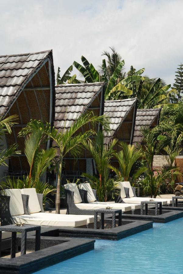 Copacabana Gili Air Hotel Bagian luar foto