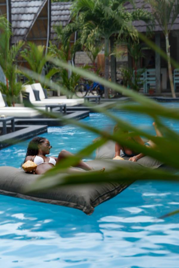 Copacabana Gili Air Hotel Bagian luar foto