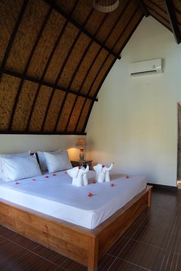 Copacabana Gili Air Hotel Bagian luar foto